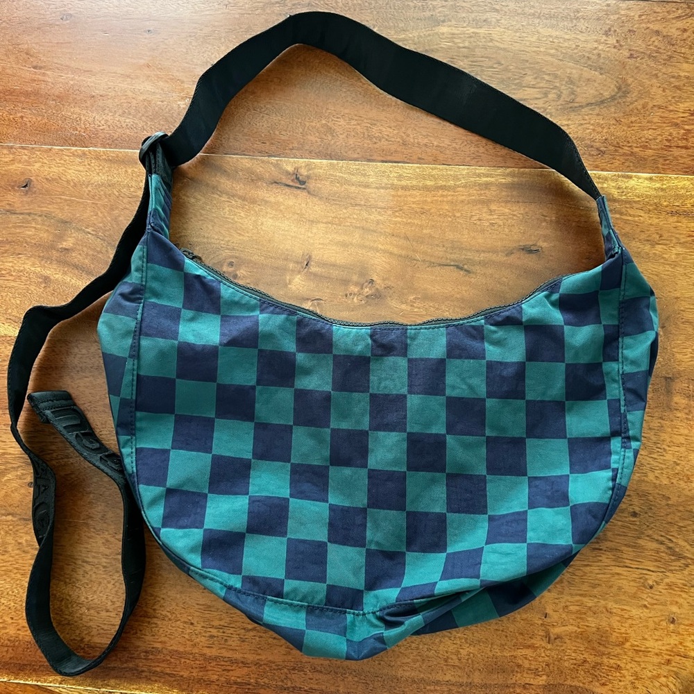 BAGGU Checkered Medium Crescent Bag